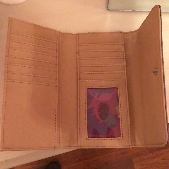 Ladies Guess Wallet - Picture 4 of 5